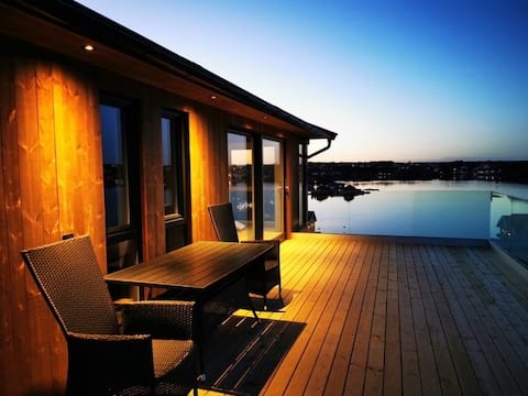 Amazing view, modern cabin, own jetty.