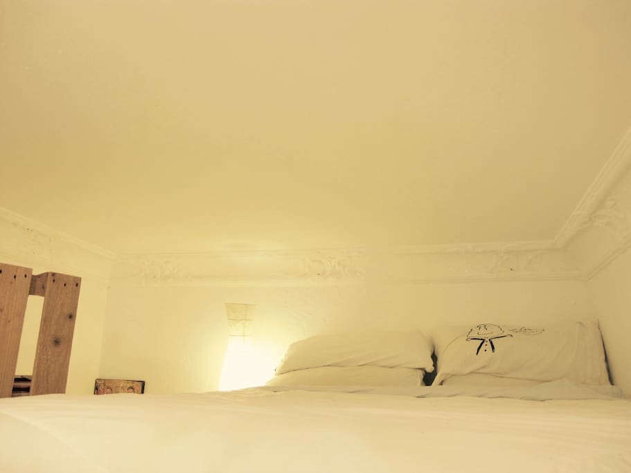 Bedroom upstairs. Tempur-pedic mattress.