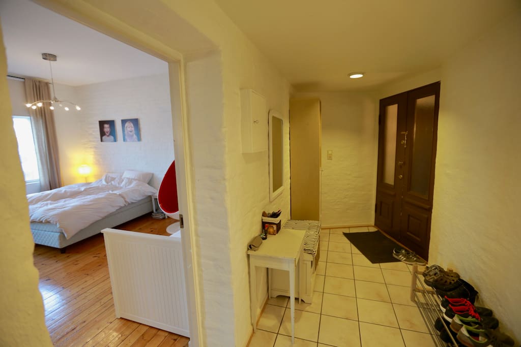 Hall / bedroom 1