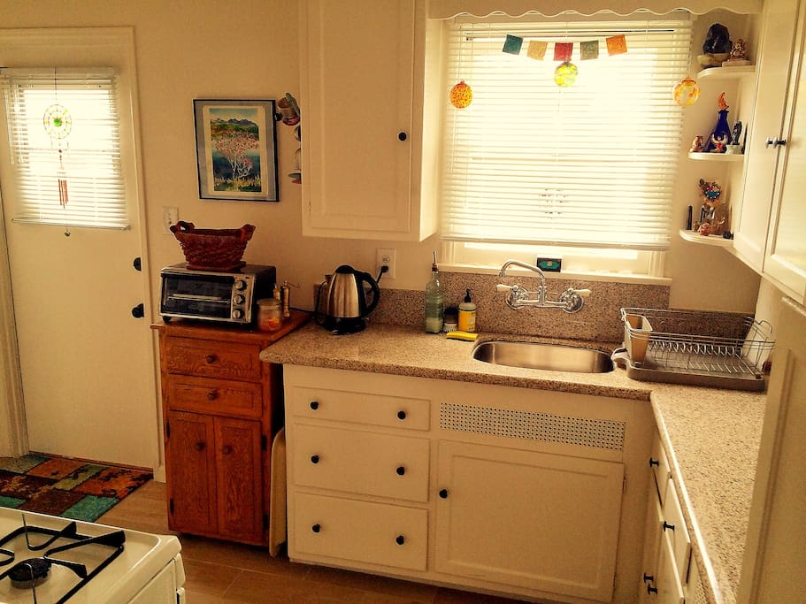 Granite countertops and all new fixtures in Kitchen. Toaster oven.