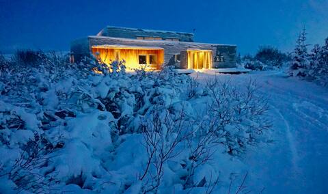 Luxury and Modern with HotTub. Summer / Winter