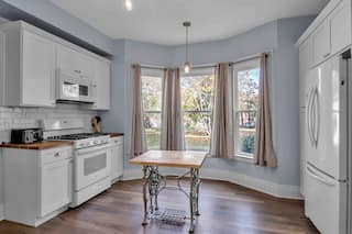 Spacious Historic 4 Bed Home by the Parks, photo 6 of 35
