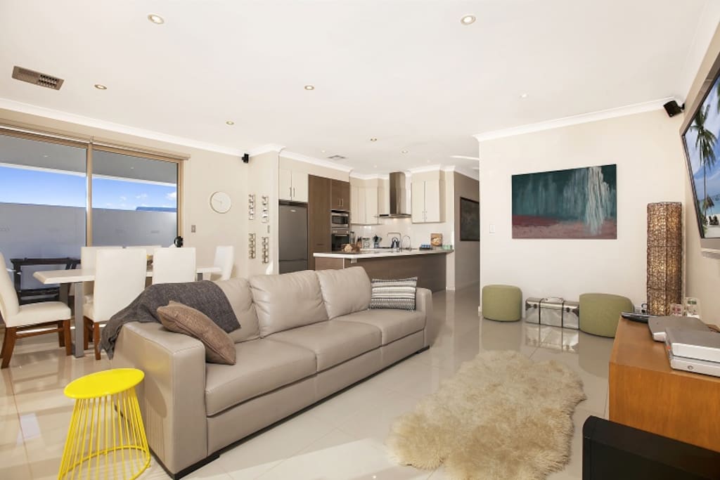 Upstairs Lounge/dining.
