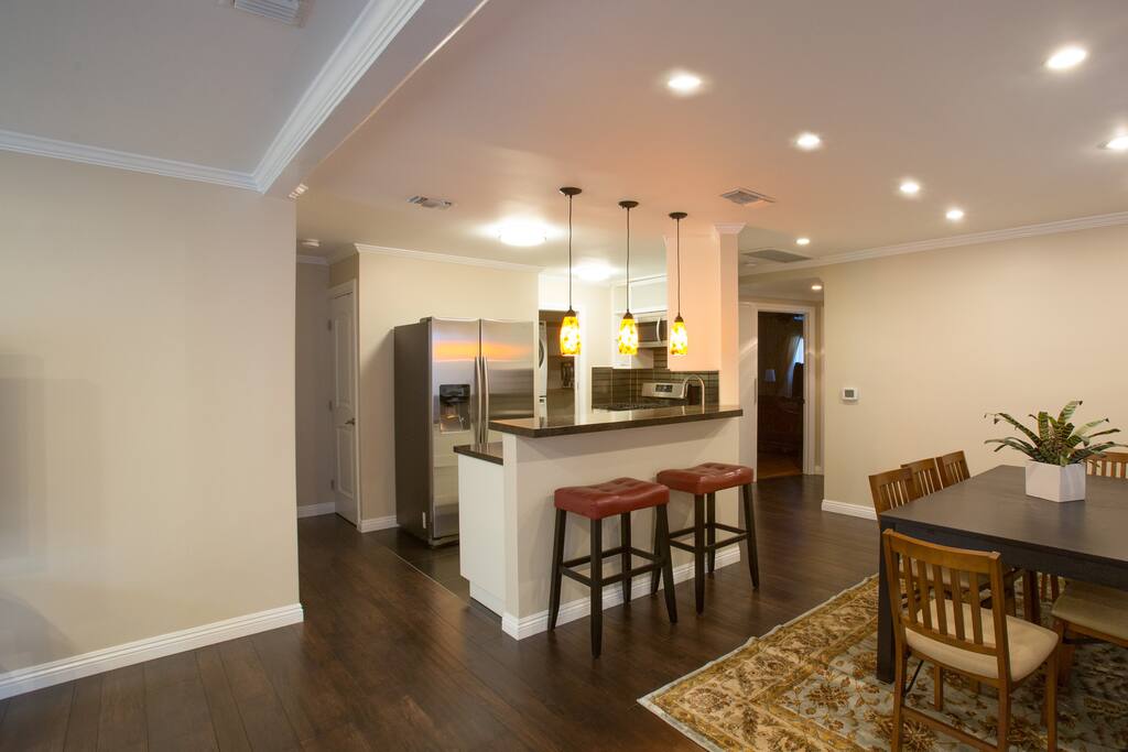 Kitchen & Dining