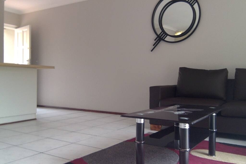 Lounge area with view to the main entrance door