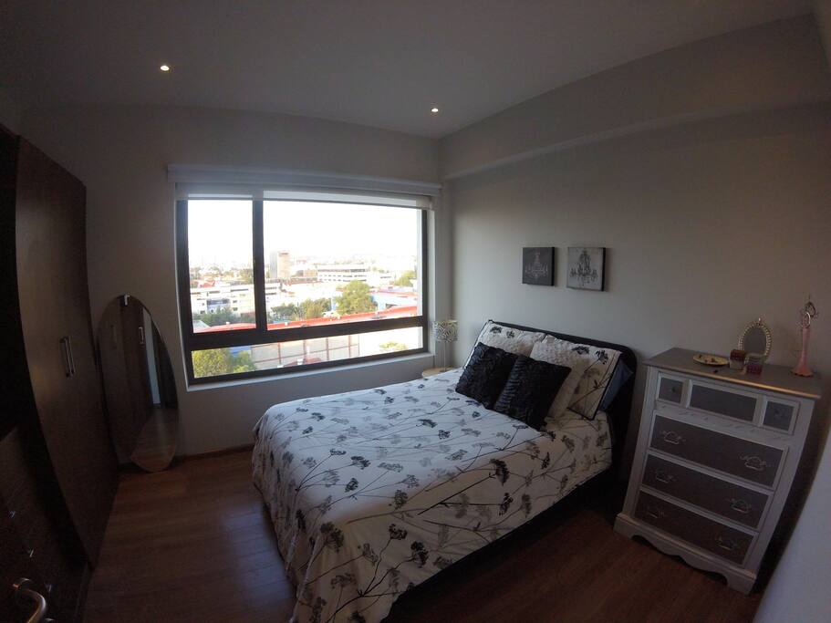 Private room w queen bed