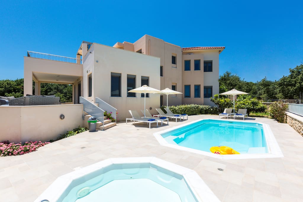 Pool area which can be isolated from children if it is necessary