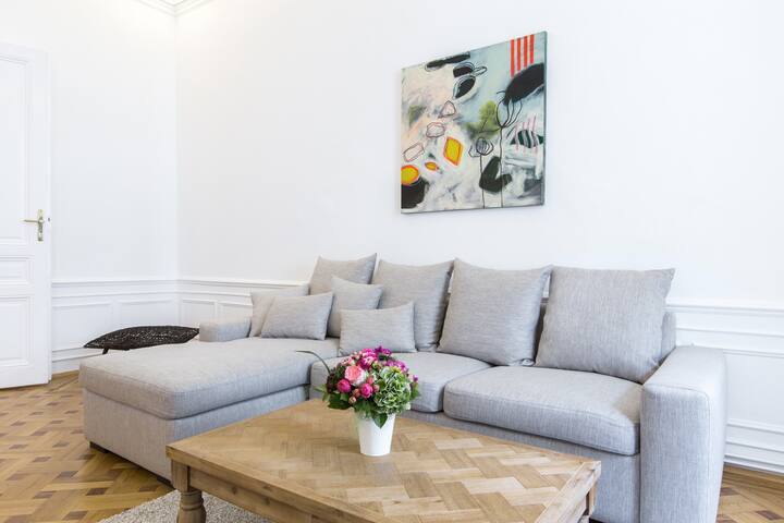 Fabulous City Center Apartment – Apt 18A gallery image 4