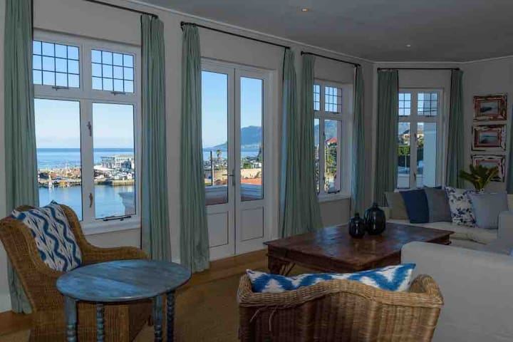 Stones Throw/Haven Bay