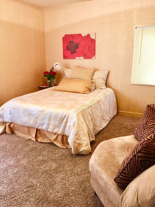Comfy Queen bed with 1000 count sheet set