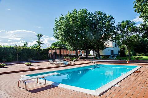 Large villa for 16 guests with private pool