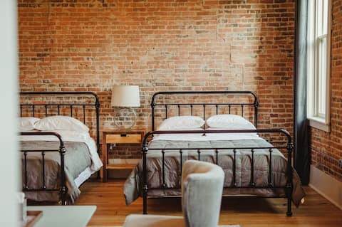 Downtown Historic Boutique Hotel 1-7 rooms offered