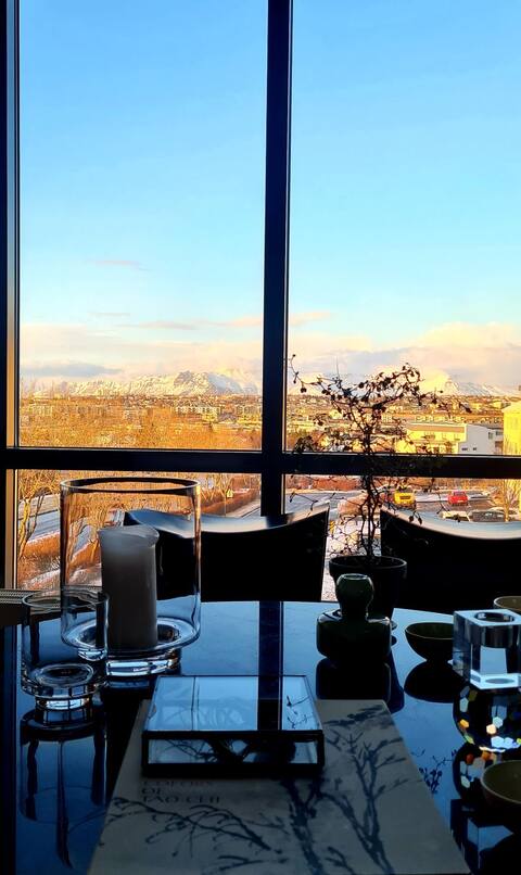 Stunning view, 2 bedroom 2 bath open concept condo