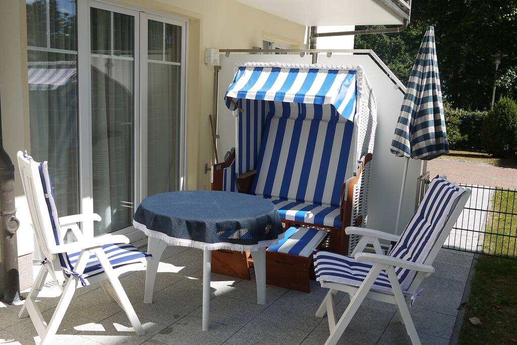 Süd-Ost-Terrasse mit Strandkorb