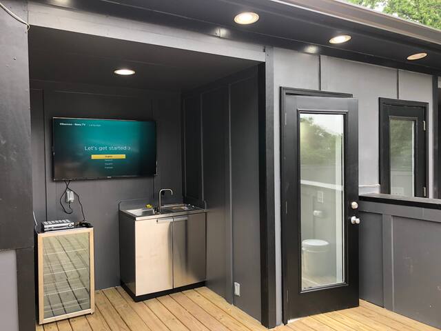 40% OFF | Roof Top | 4 miles to Broadway gallery image 5