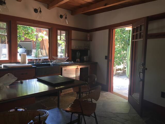 Very Private 2 Bedroom Guest House gallery image 3