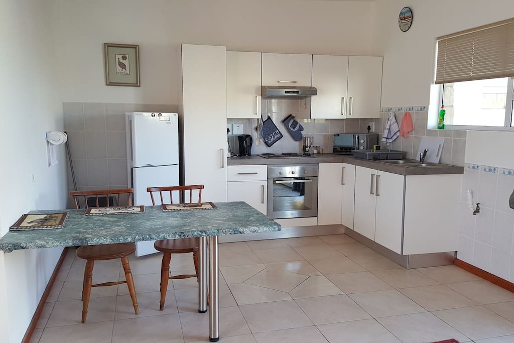 Kitchen with diningroom table