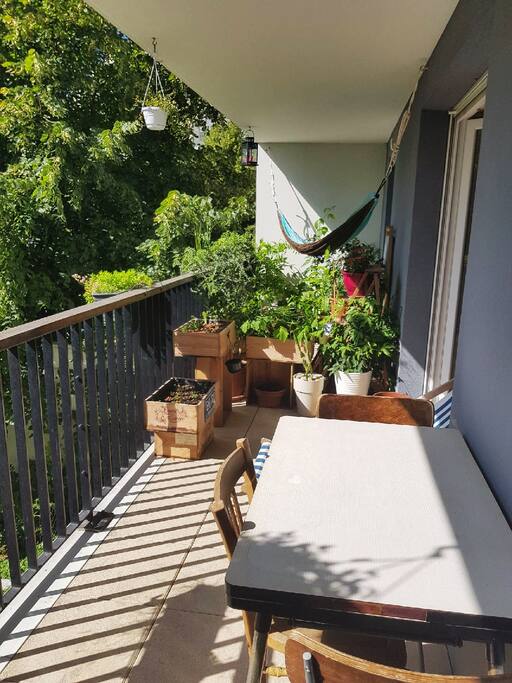Chaises et table pour les repas