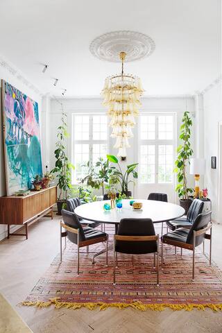 Spacious apartment by the castle, private garden gallery image 3