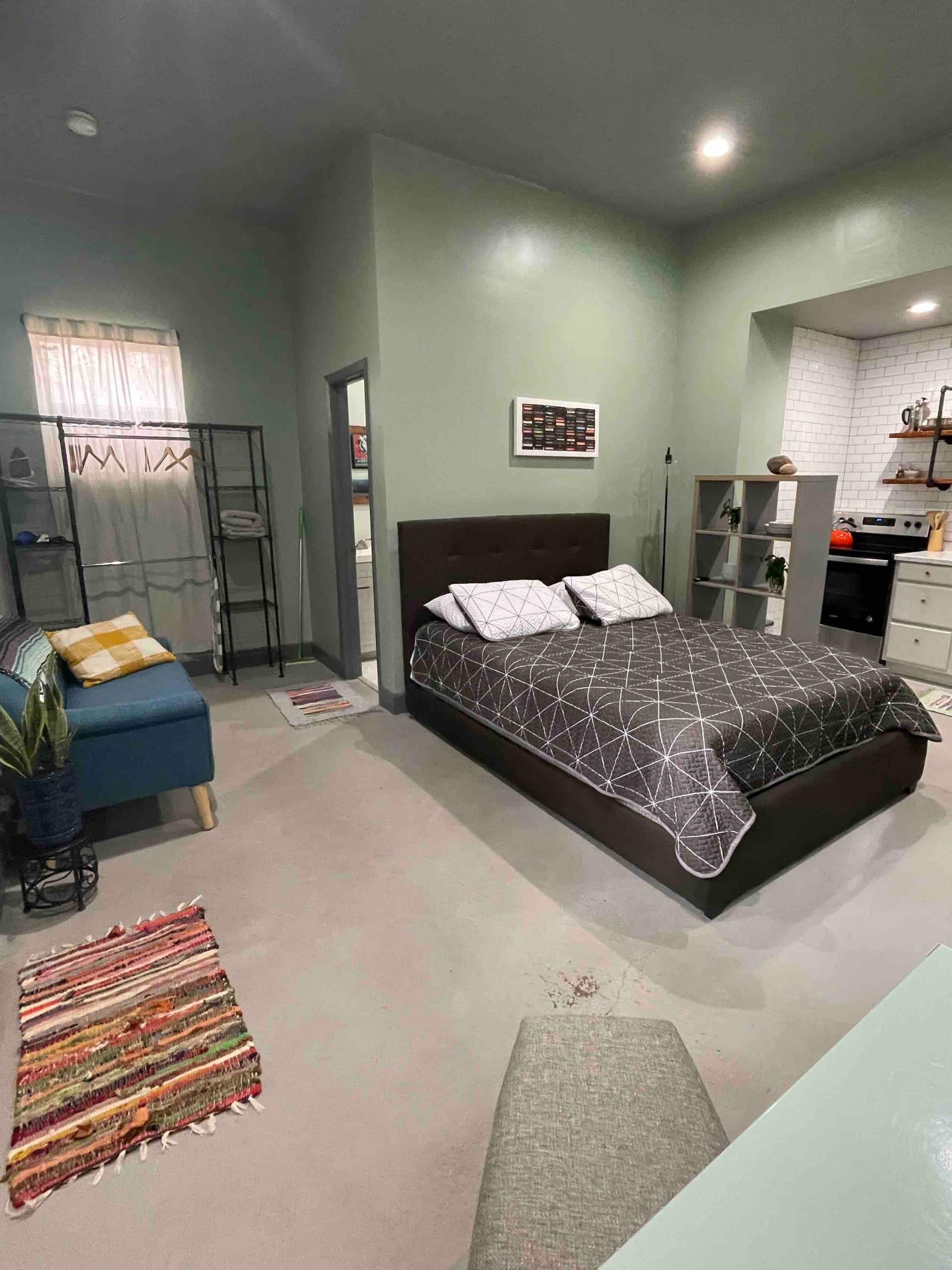 Quaint space, centrally located off I-10, UTEP