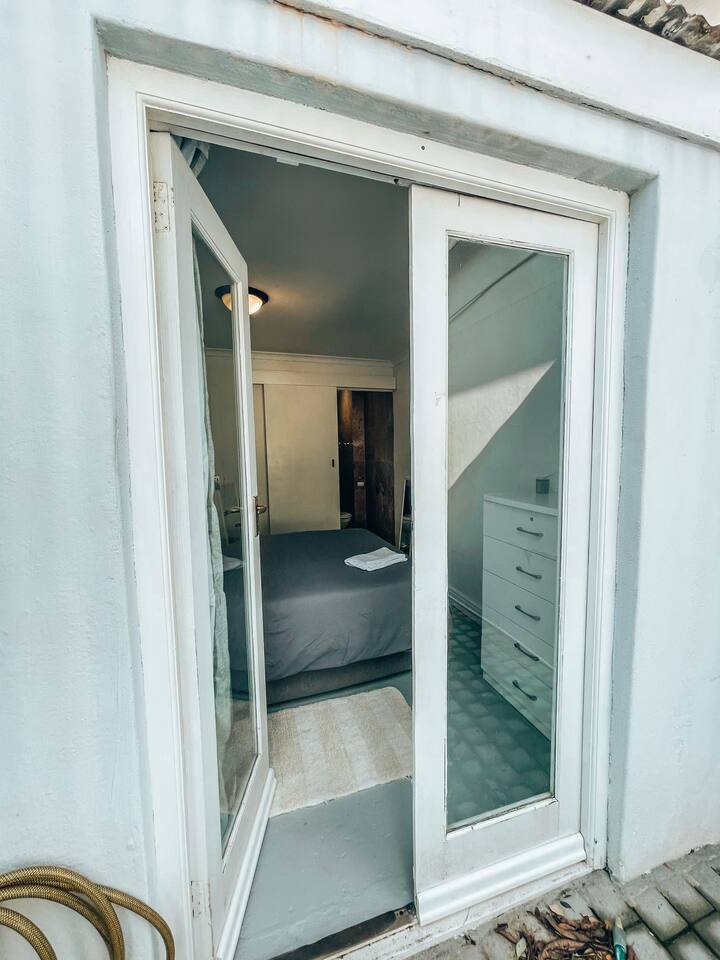 Mlango wa kujitegemea wa kuingia kwenye chumba chako 