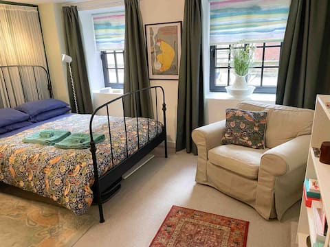 Successful Airbnb property: Peaceful City Centre Stay • Ensuite • Superhost in Trowse With Newton