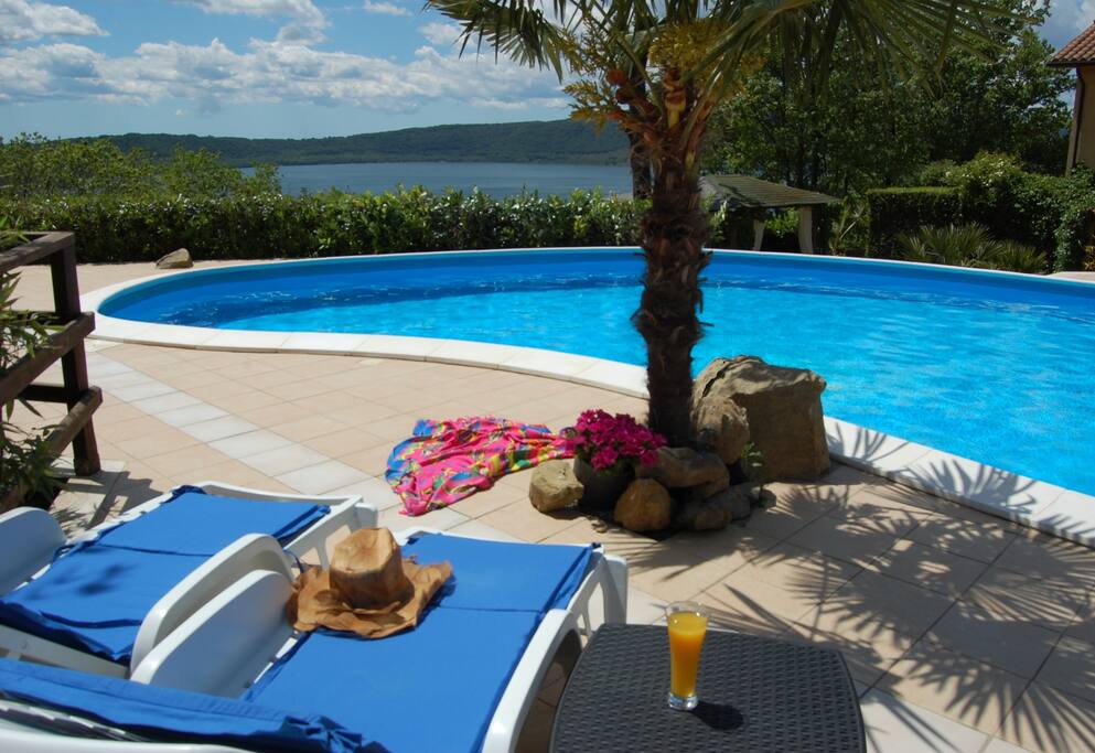 Casa vacanza con piscina e vista lago vicino Roma