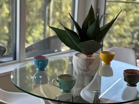 UBC Luxurious 2 BA&2BD apartment
