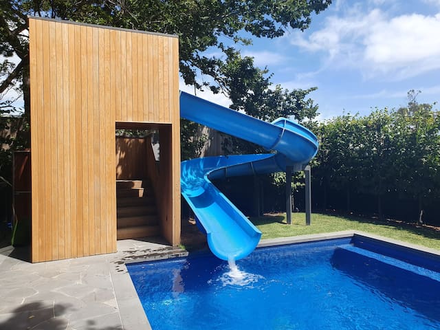 Mount Martha, Water Slide, Pool & Beach!