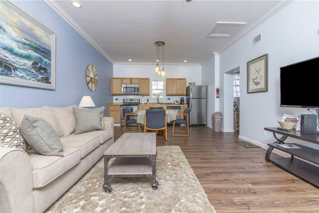 Open Living - The beautiful open layout makes it easy for everyone to stay connected whether you're lounging in the main living a