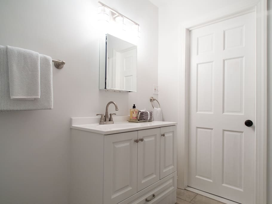 full bath with washer/dryer.