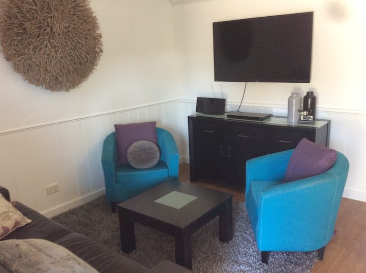 Fall In Love With “Evelyn’s Cottage” - Bendigo