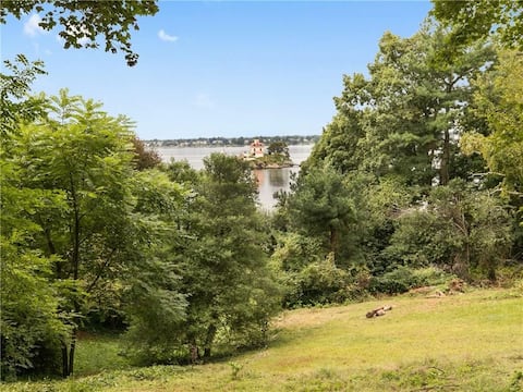 Cozy Lighthouse View & Bike Path only 10min to Pvd