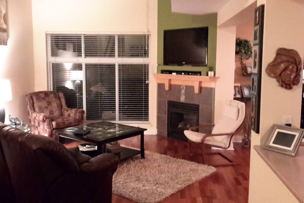 Open space living room, 19ft ceiling with floor of ceiling views