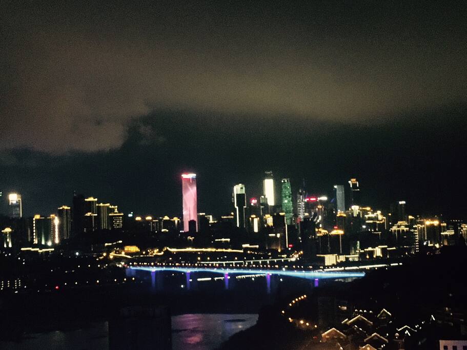 躺在主卧就能随手拍的渝中半岛