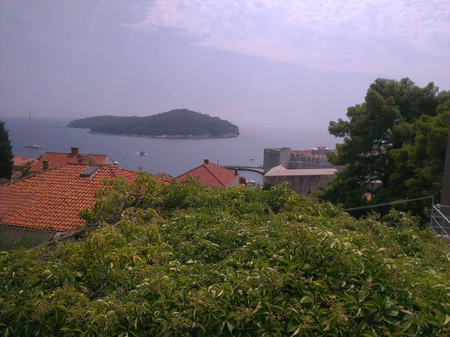„Absolutely amazing location, very close to the old town! All the necessary facilitaties are available and everything was very clean and tidy. Great spot to discover Dubrovnik from!“, Astrid
November 2017.
