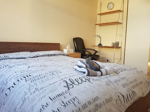 ****NO CLEANING FEE******city centre private room