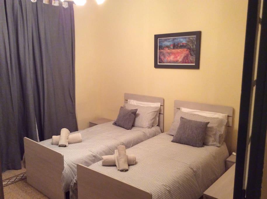 Spare bedroom.