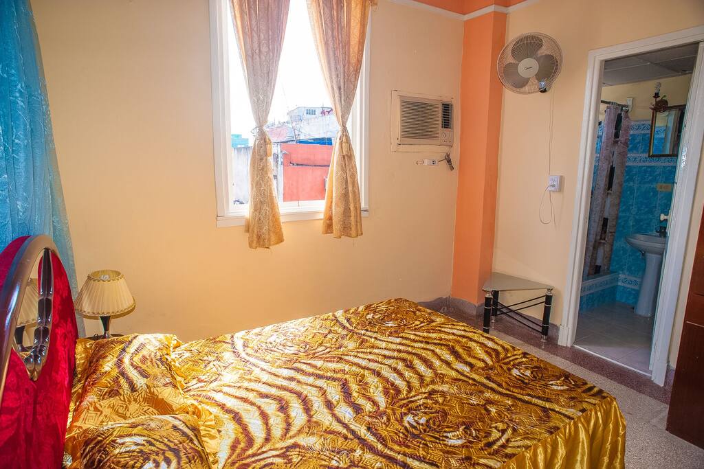 Amplia, luminosa y fresca habitacion para disfrutar de un agradable descanso