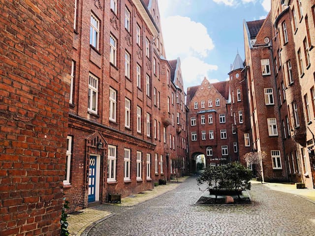 Beautiful & central apartment in the historic Burghof