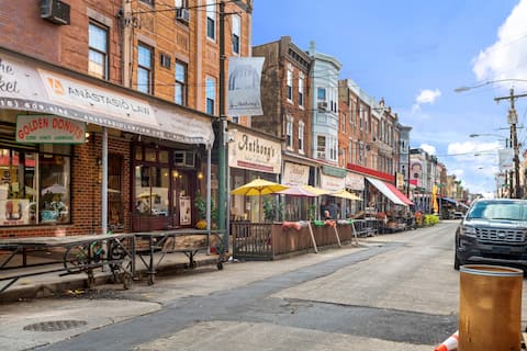 Heart of the Italian Market 2bd/1ba