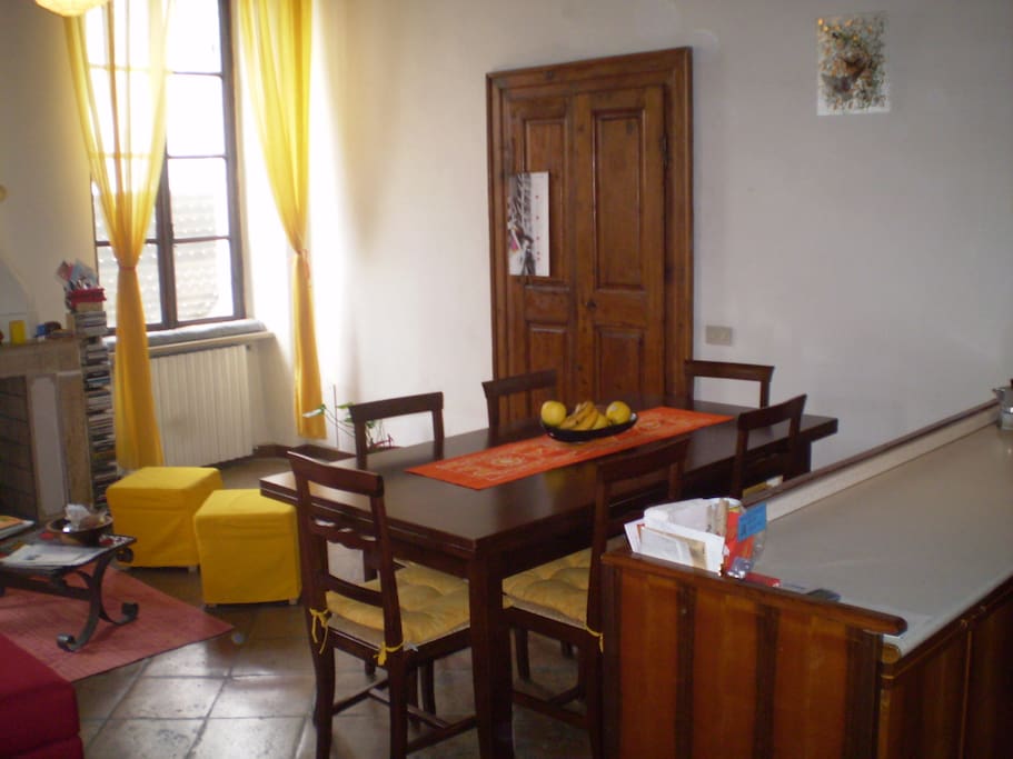 La cucina a disposizione dell'alloggio - in versione gialla