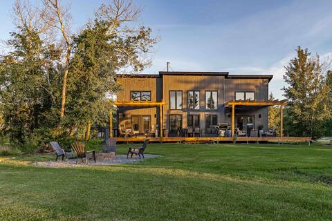 Creekside Cabin: New luxury cabin on the water