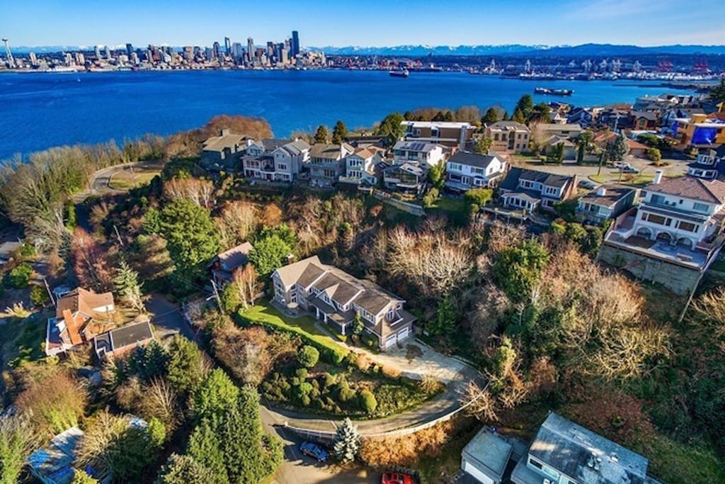 A quick jaunt from the retreat offers a visual feast of Seattle, Puget Sound and Olympic Mountains.