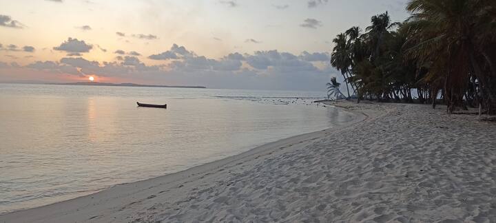 San Blas cabins with private bathroom, Diablo Island — 1 bedroom vacation rental in Panama City