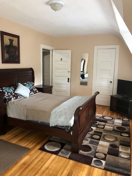 Newly renovated room with beautiful full size sleigh bed.