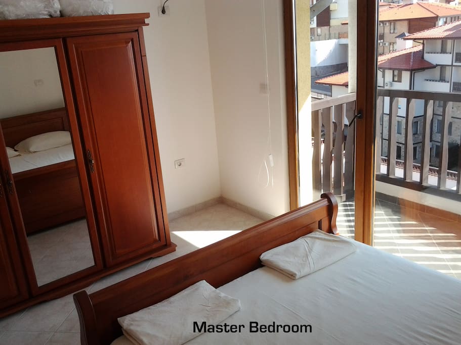 Upper level bedroom with queen bed