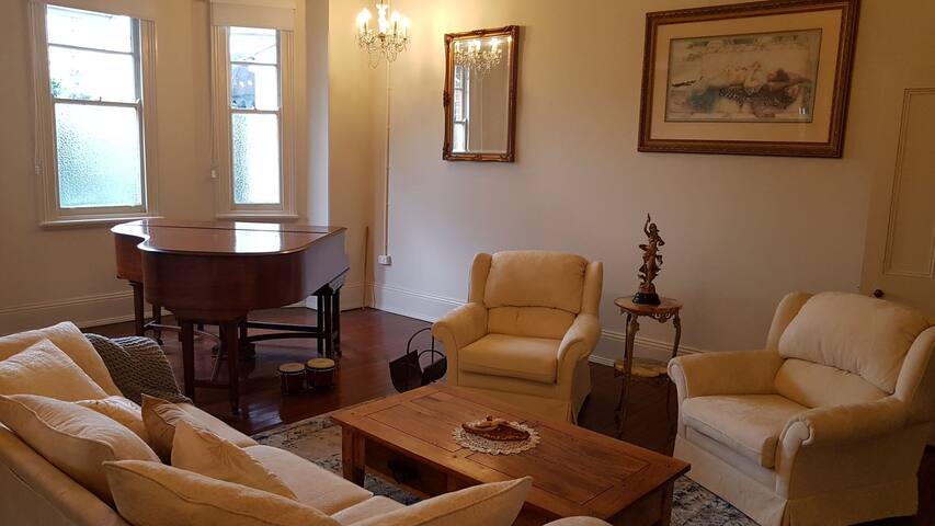 Wingham House 1889 – Entire Bnb (2 rooms) gallery image 3