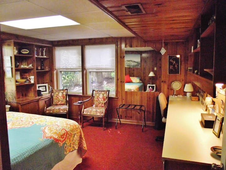 Tinker Creek 2Room Artist Studio Guest Suite Houses for Rent in