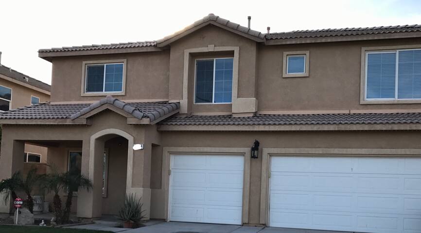 GREAT VACATION HOME!! LOTS OF SPACE. SLEEPS 12+!